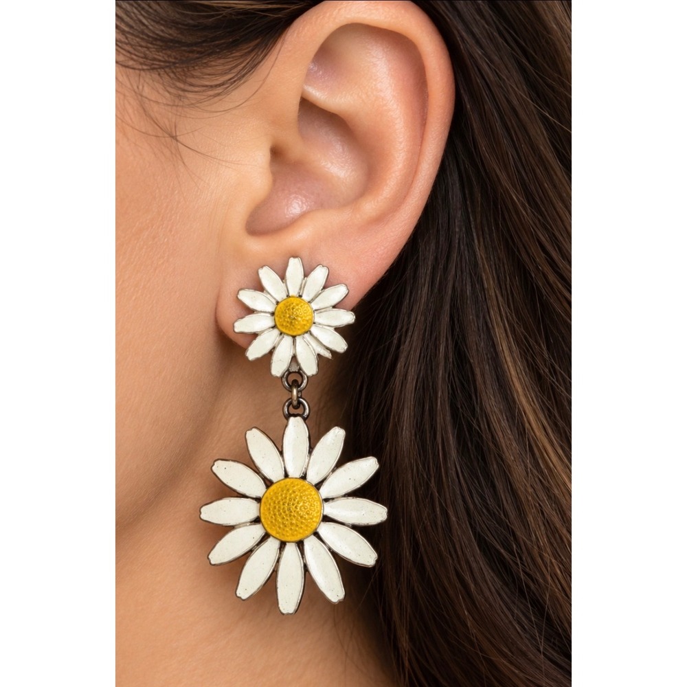 VTG Double White Daisy Enamel Drop Earrings Screw Back Gold Tone Floral Retro